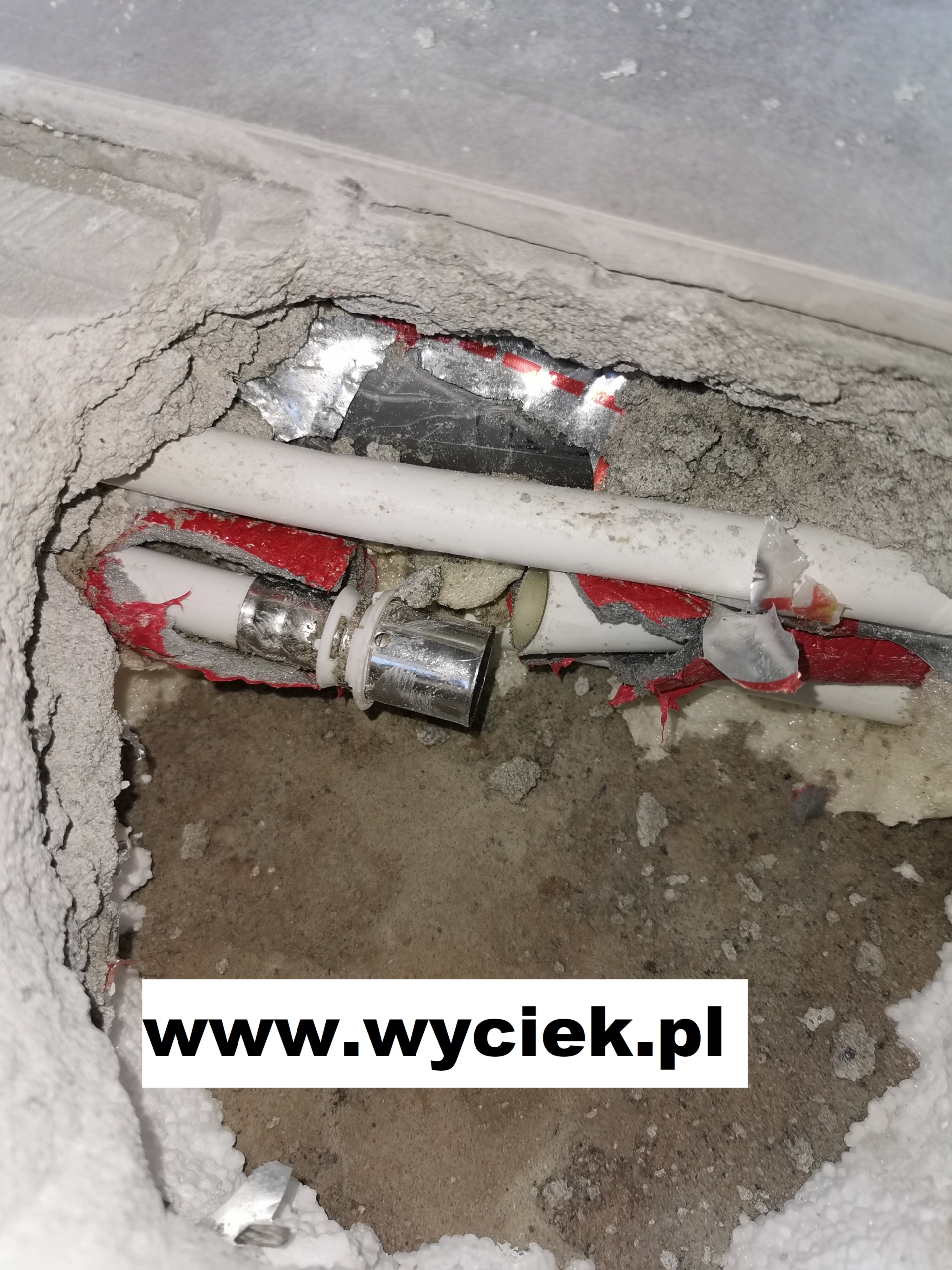 Lokalizacja wycieków wody – brak zacisku na instalacji PEX