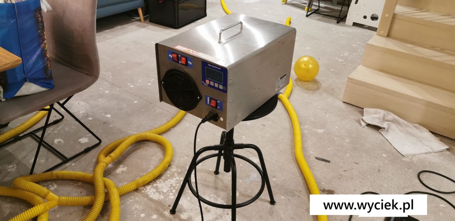 Ozonowanie po zalaniu po osuszaniu budynków i mieszkań