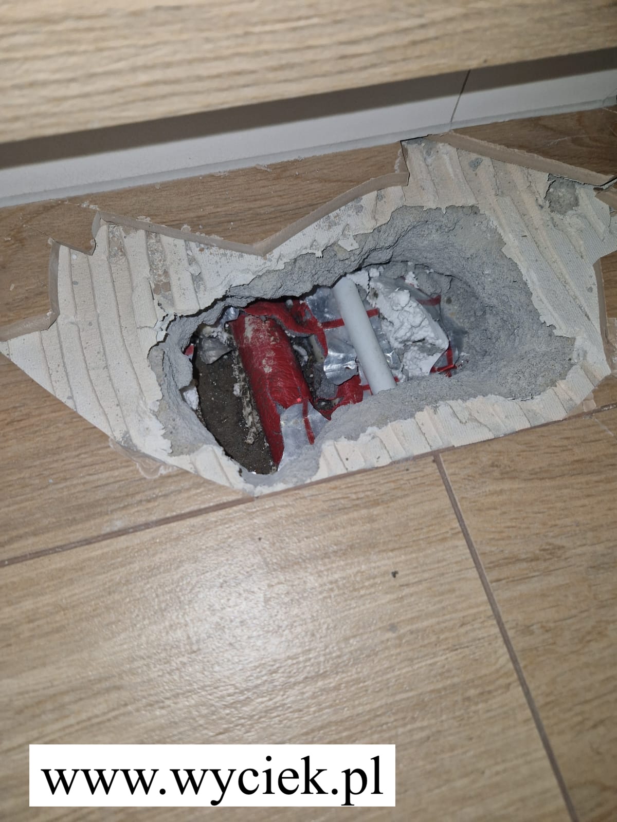 Precyzyjna lokalizacja wycieków wody pod posadzką