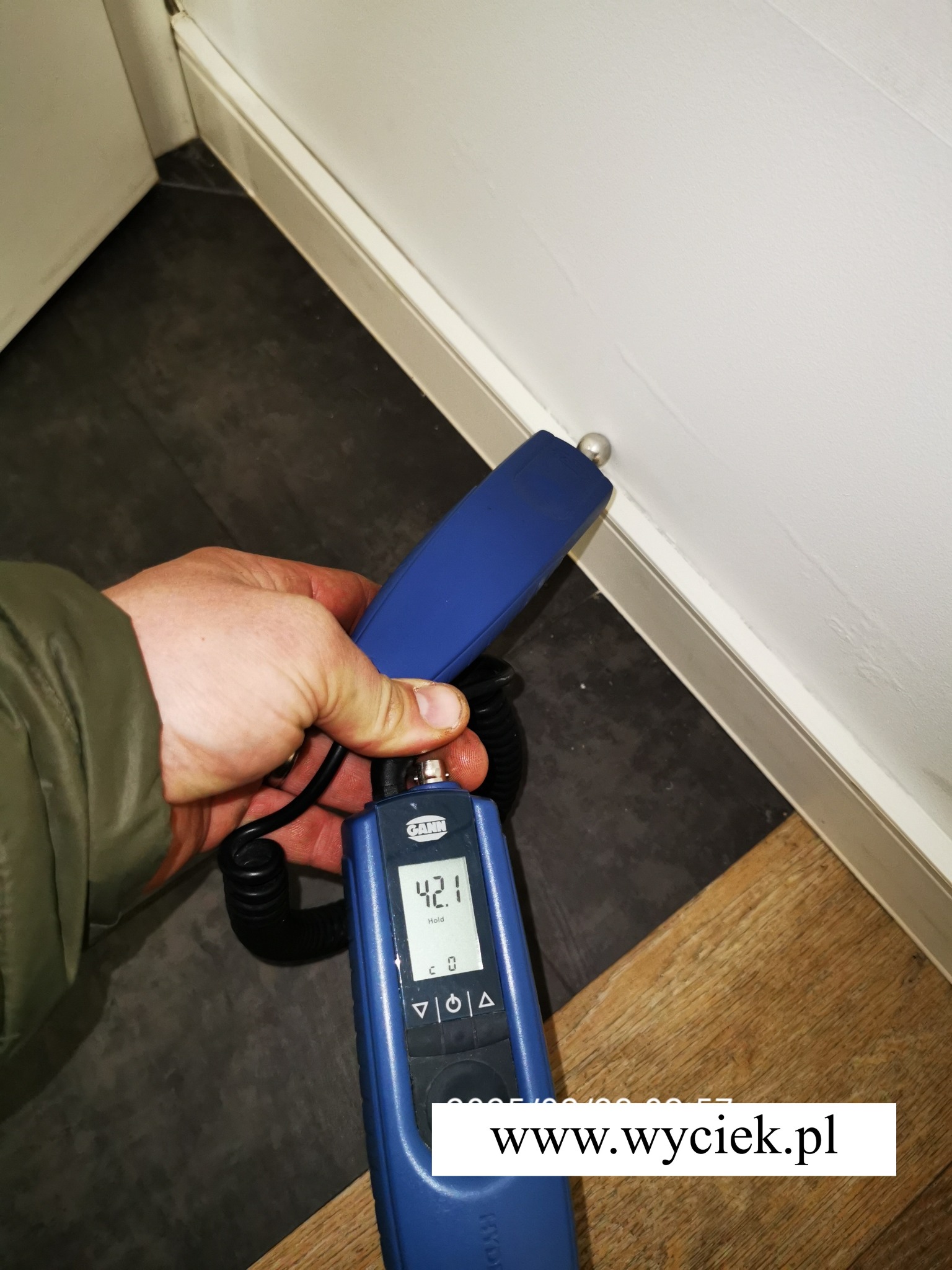 Pomiary zawilgocenia ścian i podłóg po wycieku wody