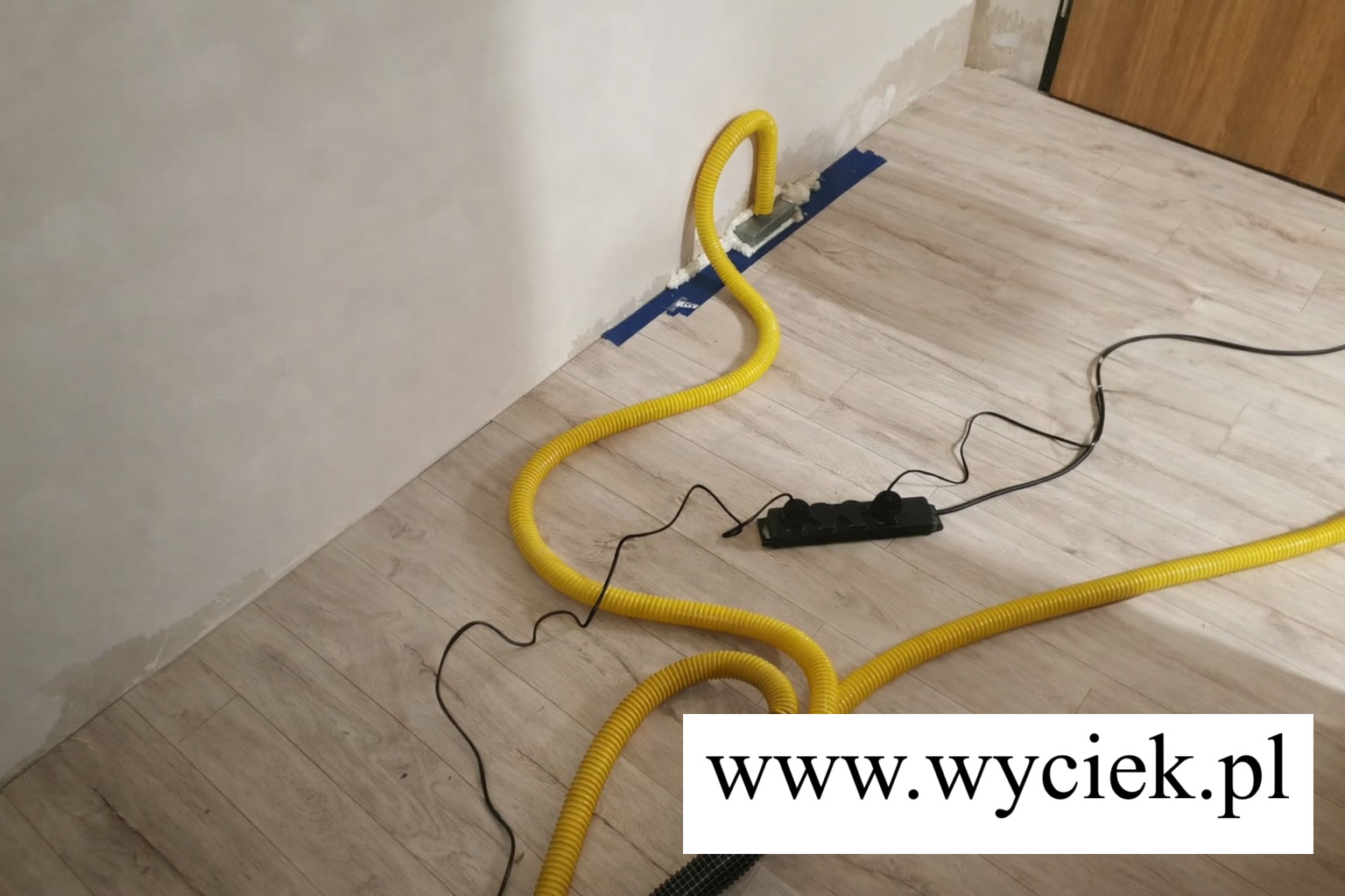 System push and pull stosowany w osuszaniu podposadzkowym