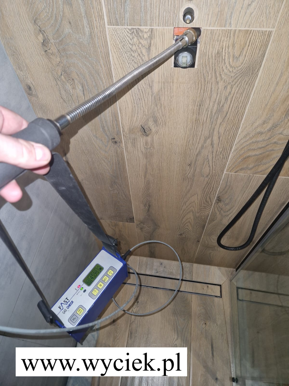 Wykrywanie wycieków wody gazem znacznikowym w budynku