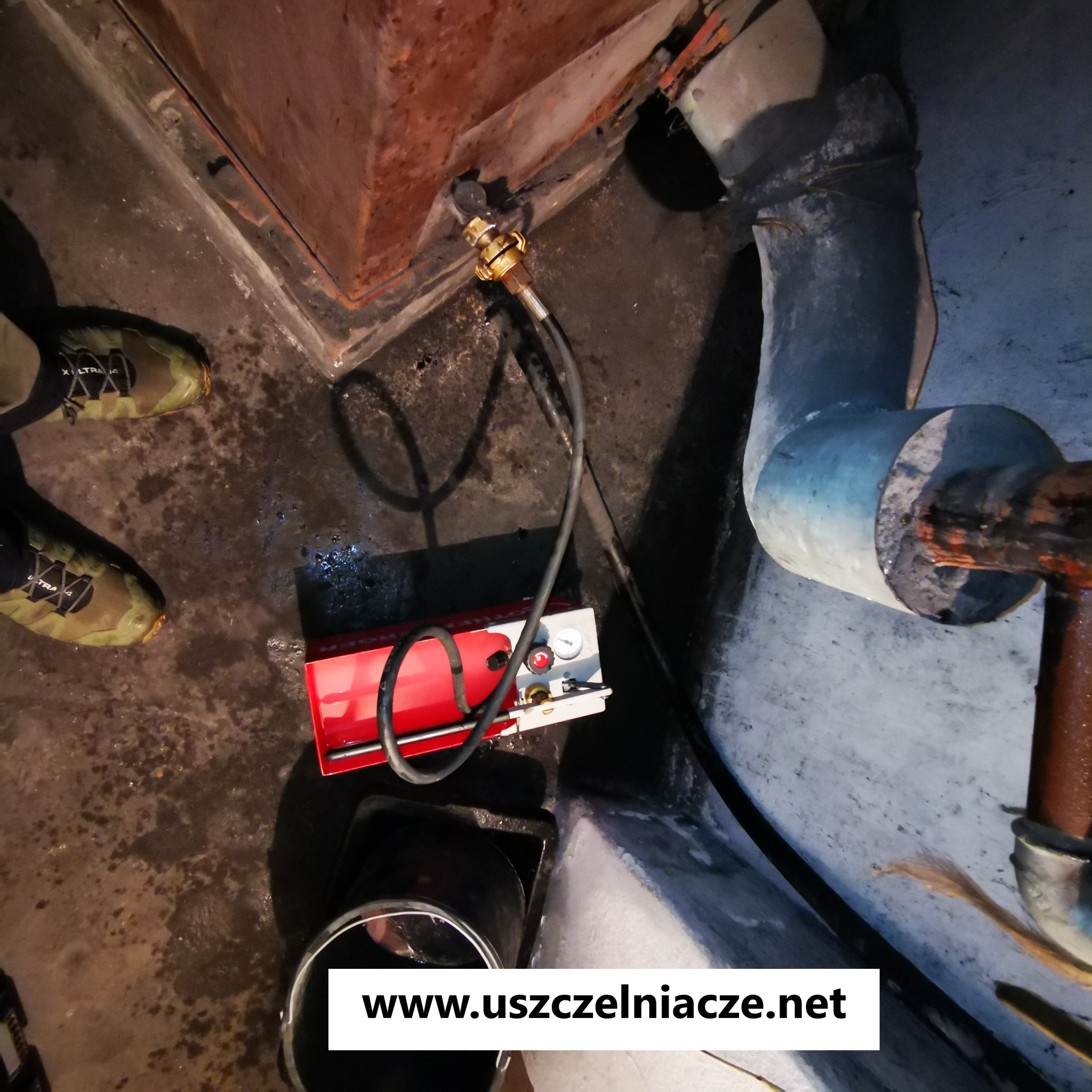 Uszczelnianie cieknącego pieca węglowego przy użyciu pompy ciśnieniowej – naprawa nieszczelności instalacji CO