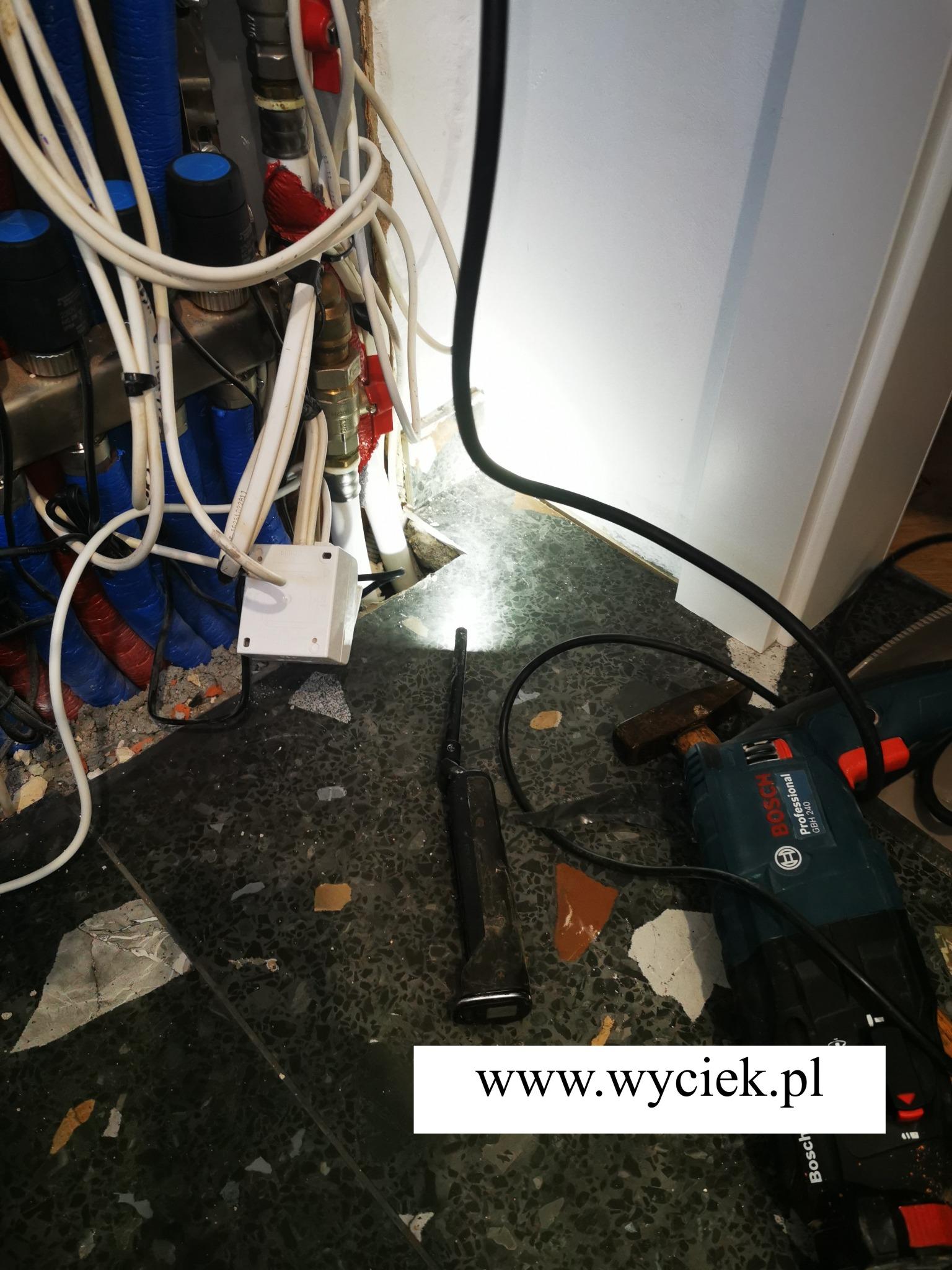 Odkuwanie miejsca wycieku instalacji CO precyzyjna lokalizacja bez zbędnego kucia