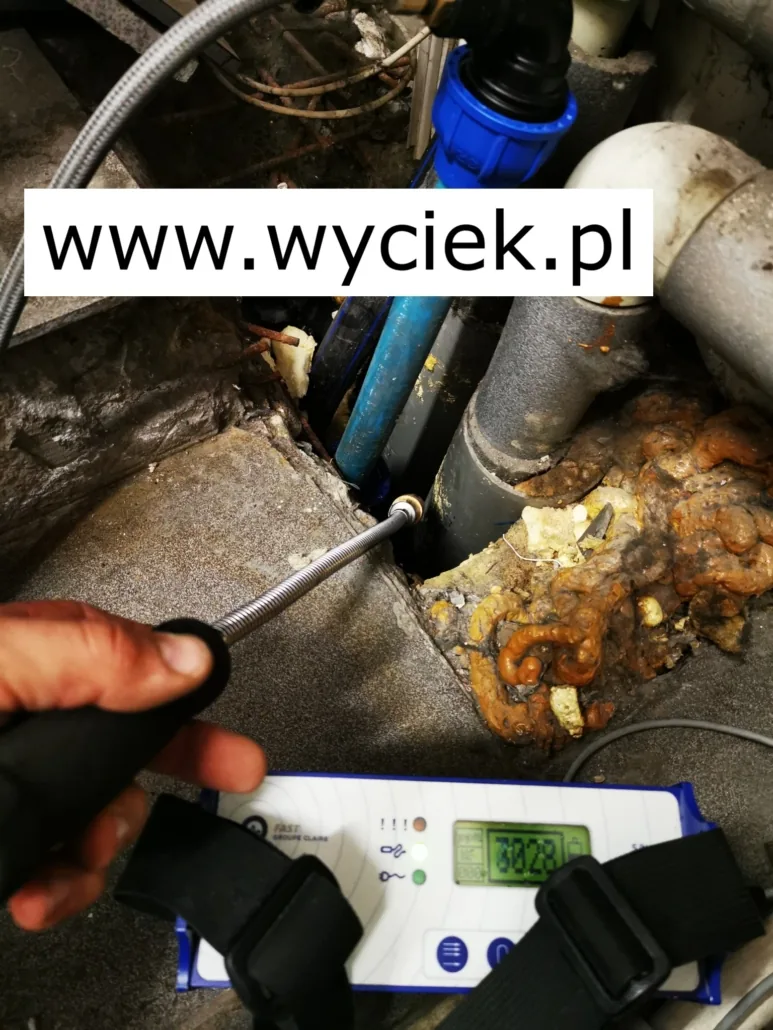 Kontrola rur pod posadzką przy obsłudze szkody wodnej w Katowicach