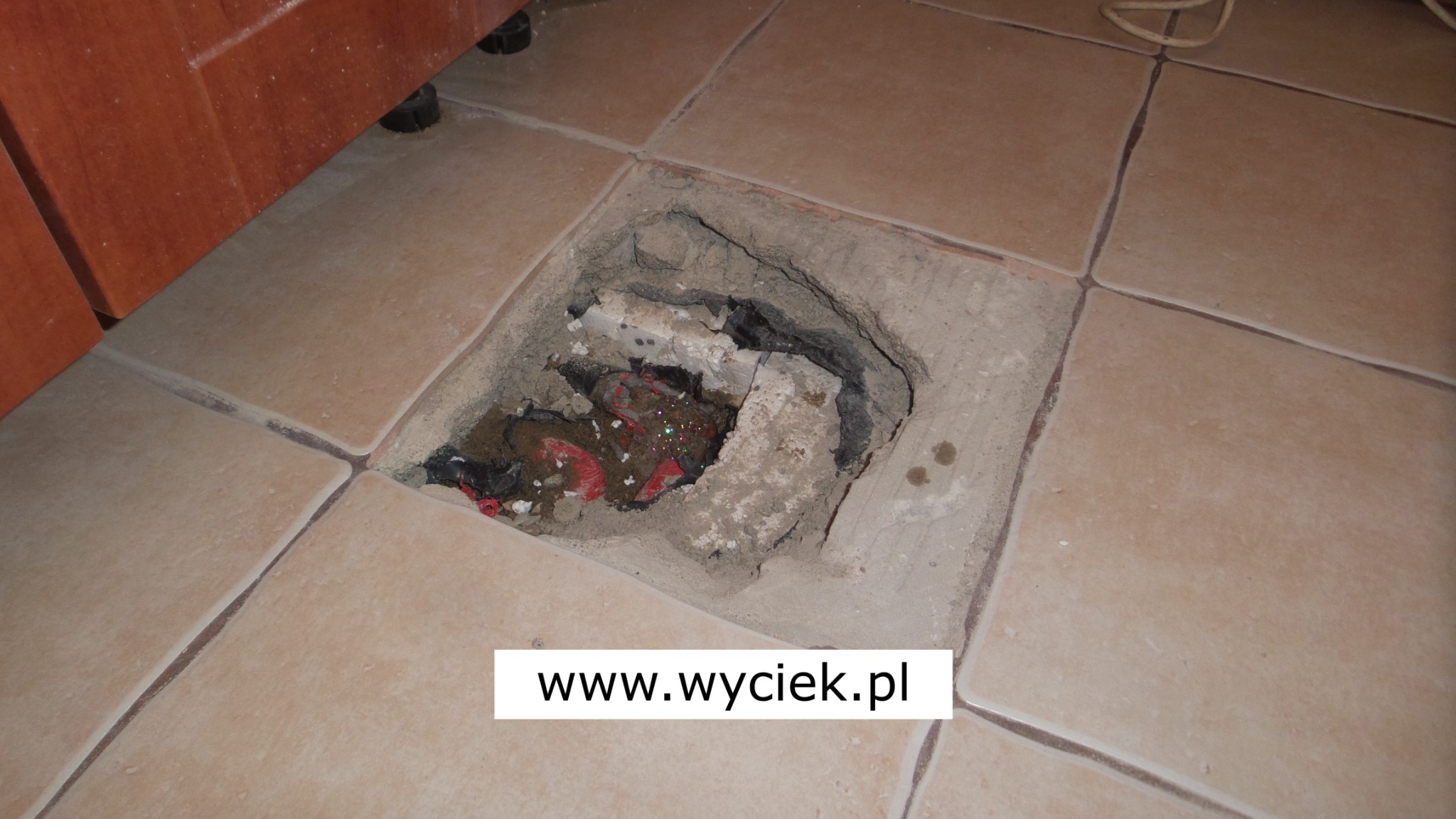 Wyciek pod posadzką Chorzów