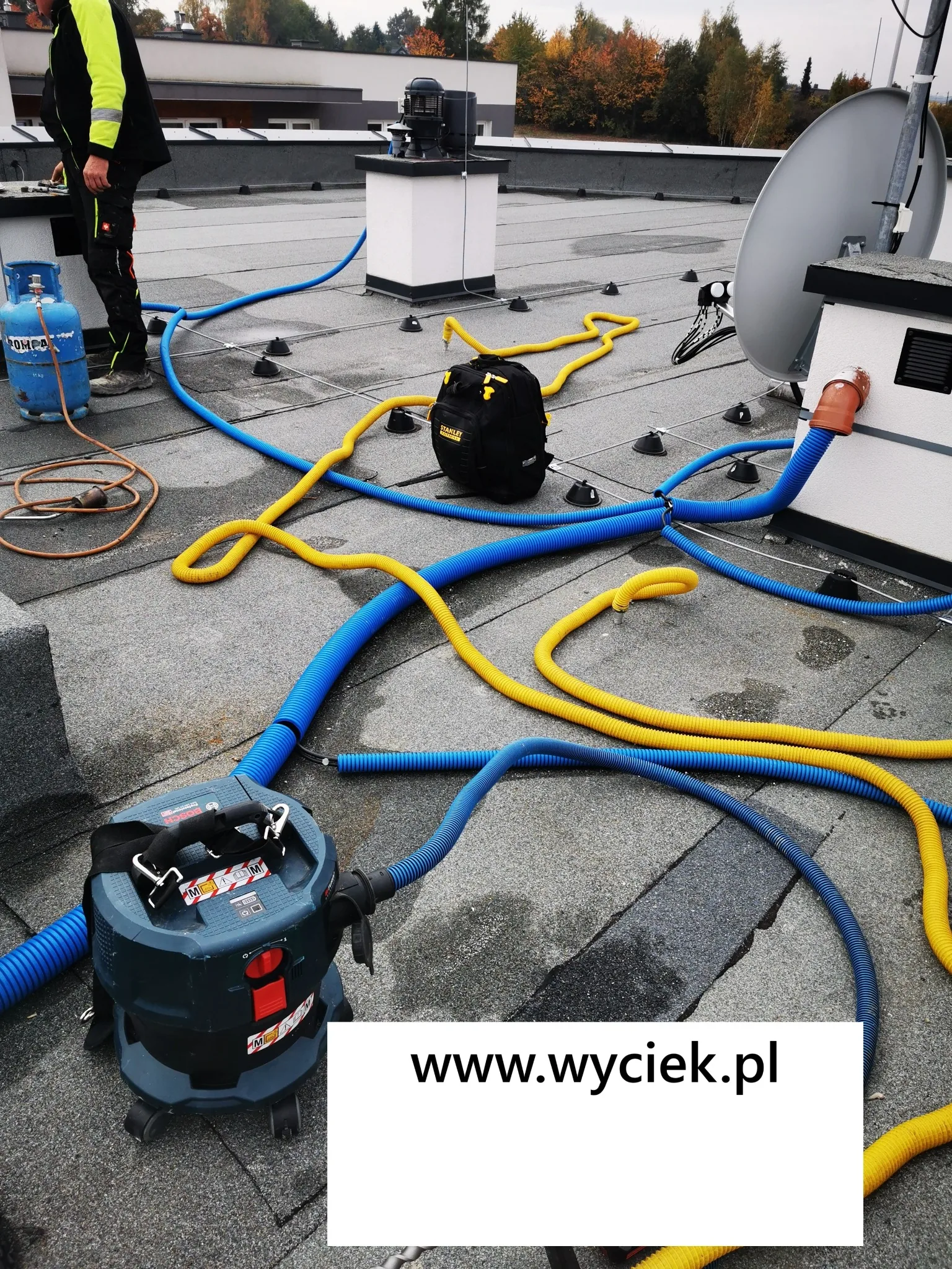 Wyciek wody Gorzyce – badanie szczelności dachu płaskiego