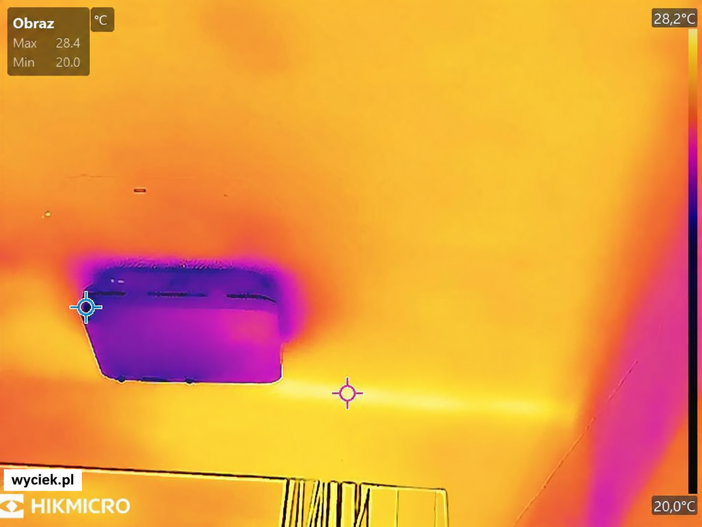 Woda w lampie na balkonie – termowizja strefy wokół plafonu