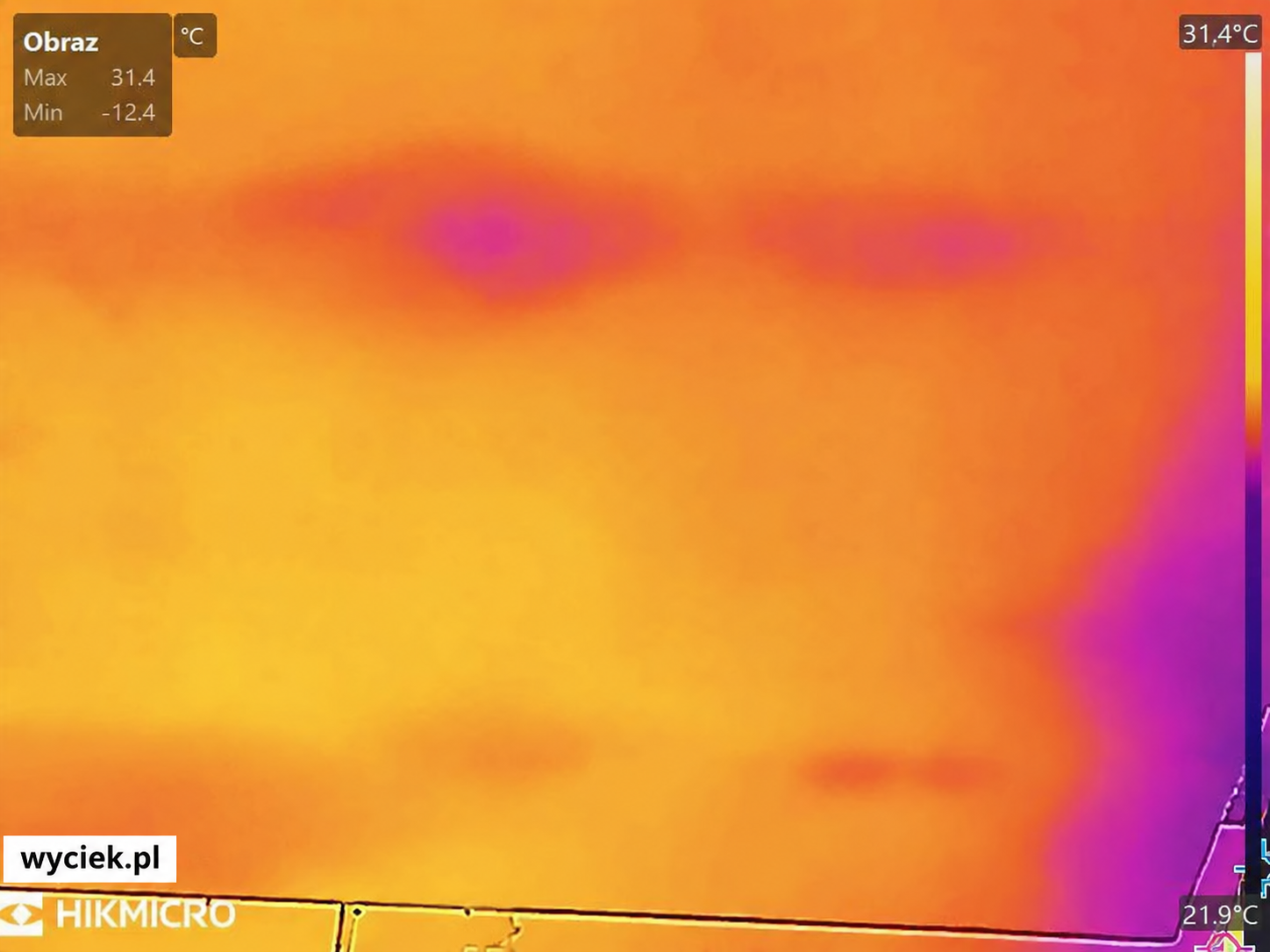 Zawilgocony sufit balkonu widoczny w badaniu termowizyjnym